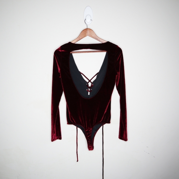 ✨NWOT✨Nasty Gal Velvet Bodysuit - Picture 4 of 7